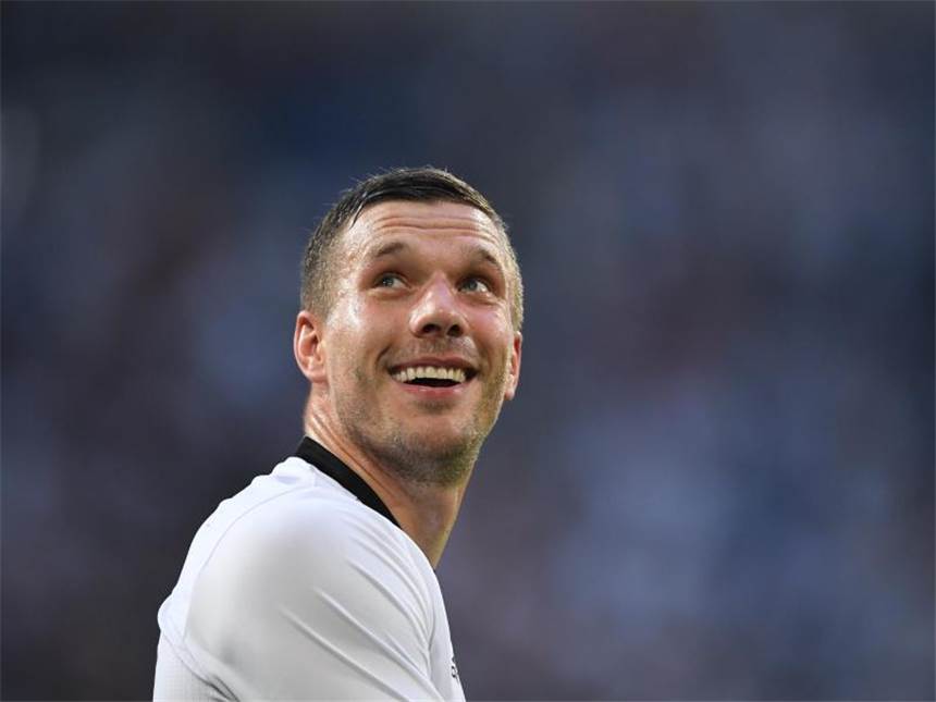 Podolski freut sich über Abschiedsspiel: «Grandios» Lukas Podolski will sich persönlich von den Fans verabschieden. Foto: Marius Becker