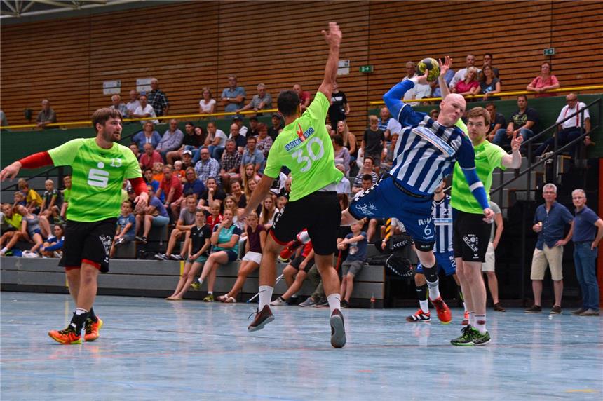 HSC Haltern-Sythen feiert sich selbst Lukas Schulte-Lünzum (2.v.r.) macht hier die 30 für die Halterner voll.