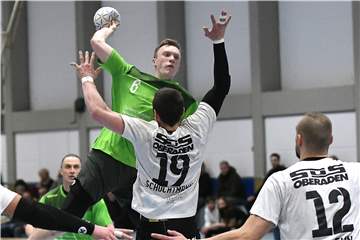 Lukas Steinhoff (am Ball) war mit elf Toren zum wiederholten Male bester Werfer der HSG Rauxel-Schwerin.