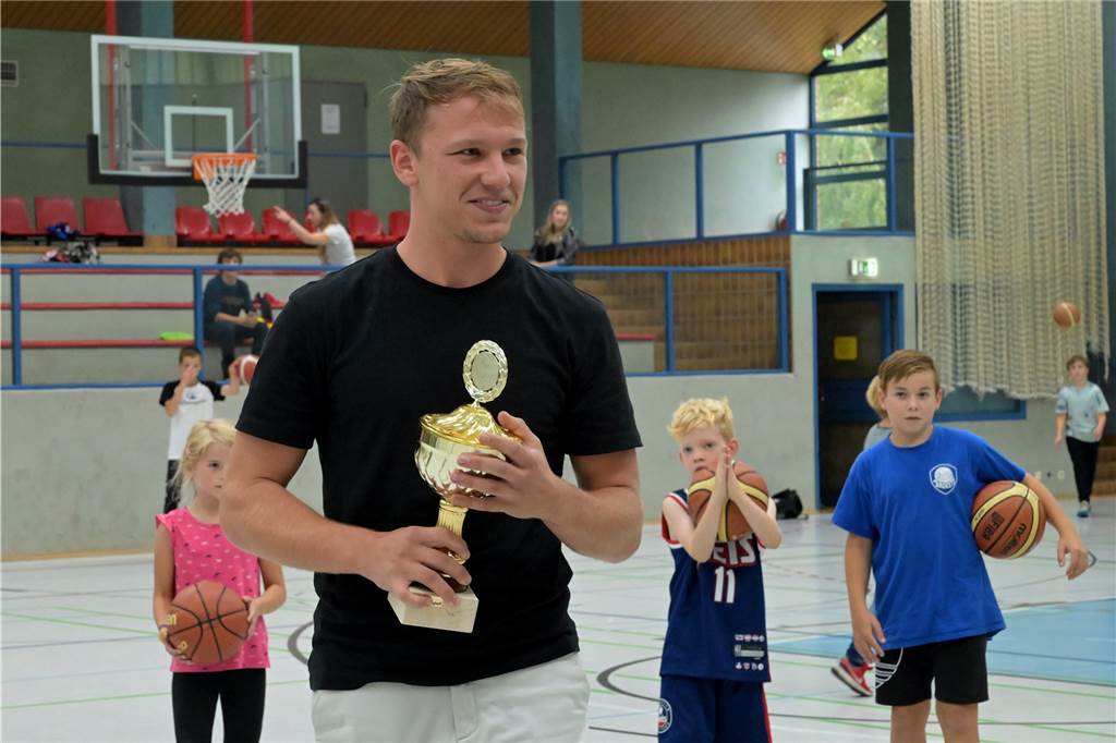 LippeBaskets schließen Saisoneröffnung mit Sieg ab – Spieler wird Freiwurfkönig Lukas Wiedey wurde bester Freiwerfer der LippeBaskets.
