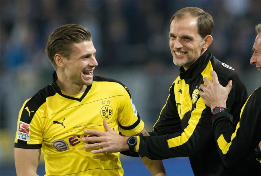 Lukasz Piszczek bleibt bis 2018 beim BVB Lukasz Piszczek (l.) hat seinen Vertrag beim BVB vorzeitig bis zum Jahr 2018 verlängert.
