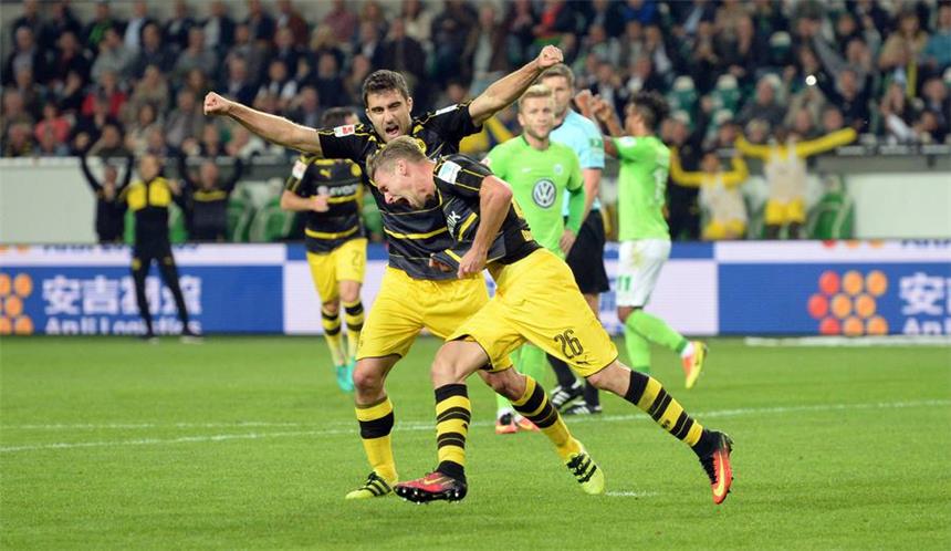 Piszczek und Sokratis stehen vor der Rückkehr Lukasz Piszczek (vorne) und Sokratis stehen vor der Rückkehr in den BVB-Kader.