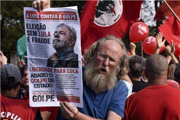 Lula-Unterstützer demonstrieren für eine Freilassung des inhaftierten brasilianischen Ex-Präsidenten. Foto: Henry Milleo