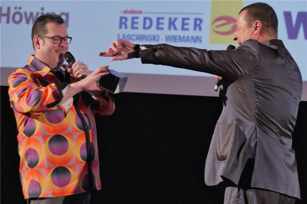 Kinofest-Bilanz: Viele treue Zuschauer und große Emotionen in Lünen Lutz Nenmann (l.) und Meinolf Thies gratulierten sich zur Volljährigkeit als Betreiber der Cineworld.