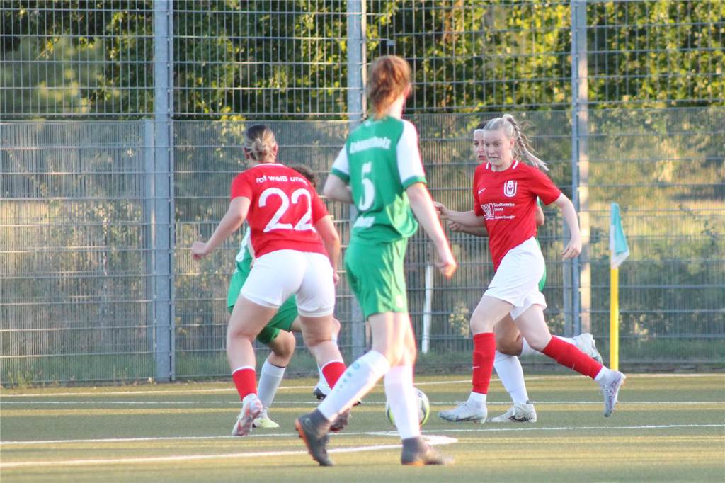 70 Zeilen Lynn Schütt (r.) war für Unna die "Unterschiedsspielerin".