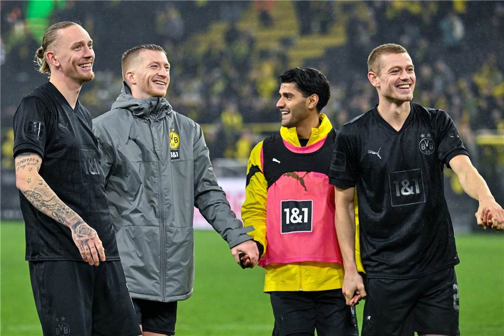 09 Fakten – BVB mit Derbysieg zum Vereinsrekord: Hummels hat neue Bestmarke vor Augen Marius Wolf und Julian Ryerson lachen.
