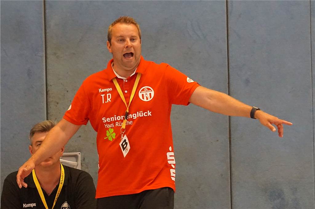 Nach Oberliga-Abstieg: TuRas Trainerfrage geklärt - Hiobsbotschaft aus Spielerkreis Machen beim HC TuRa weiter: Coach Thomas Rycharski und sein Co-Trainer Lars Stratmann (Hintergrund).