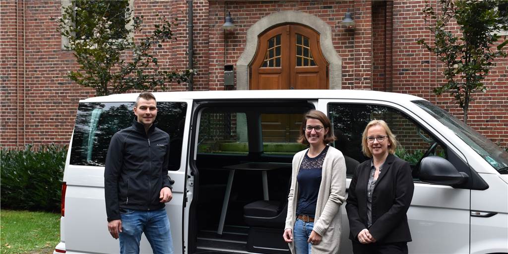 Vor allem versteckte Wohnungslosigkeit ist auch in Legden ein Thema Machen gemeinsame Sache (v.l.): Ingo Hoppe, Mitarbeiter beim "Wohn-Mobil", Lena Stippel, zuständig für Ambulante Dienste beim Verein für katholische Arbeiterkolonien in Westfalen, Beate Jussen, Vorstandsmitglied beim Verein für katholische Arbeiterkolonien in Westfalen.