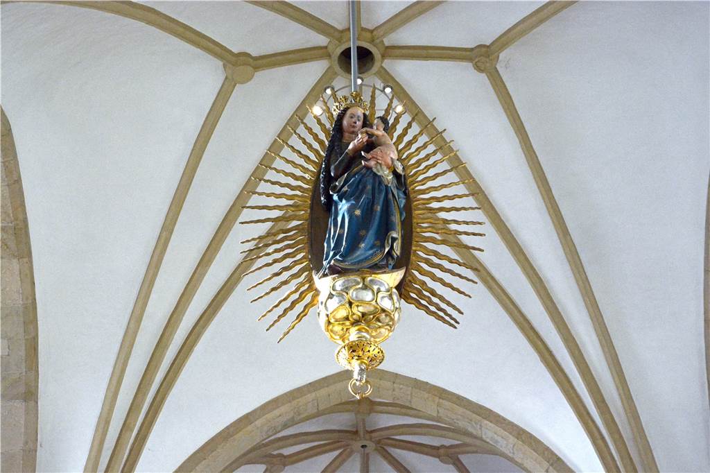 Mit Video: Madonna gibt‘s in Werne gleich dreimal prominent zu sehen Madonna Nummer drei empfängt die Besucher im Inneren der Christophorus-Kirche. Man muss nur nach oben schauen.