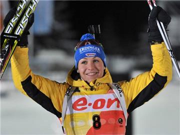 Magdalena Neuner traf im Sprint-Wettbewerb von Oberhof alle zehn Scheiben. Foto: Martin Schutt