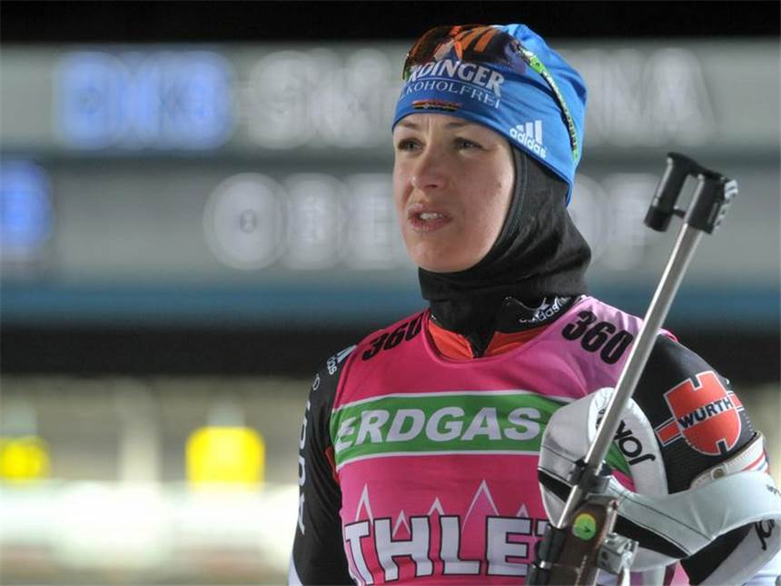 Oberhof-Party: Neuner freut sich auf Hexenkessel Magdalena Neuner trainiert für den Biathlon im Hexenkessel von Oberhof. Foto: Martin Schutt