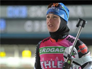 Magdalena Neuner trainiert für den Biathlon im Hexenkessel von Oberhof. Foto: Martin Schutt