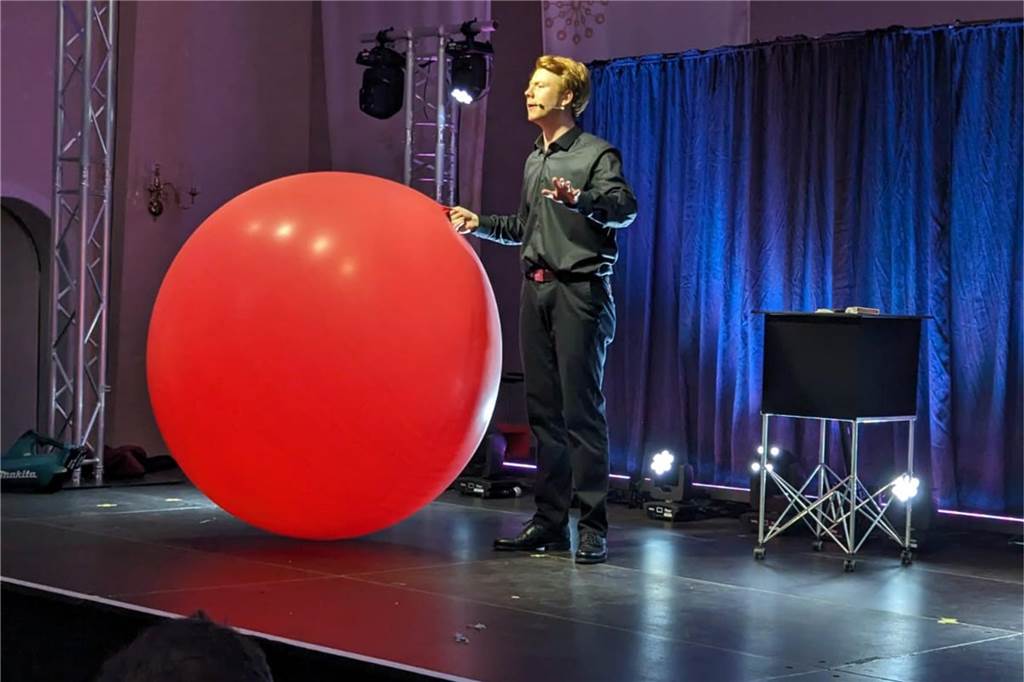 Der „Copperfield aus Münster“ zeigt die Kunst des Unmöglichen Magic Freddi zeigt Samstag sein Können.