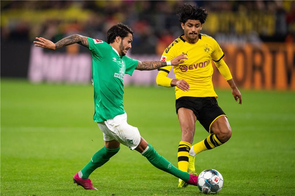 Borussia Dortmund hat noch einige Baustellen: Der große BVB-Check Mahmoud Dahoud (r.) und das Mittelfeld müssen die Ballverluste minimieren.