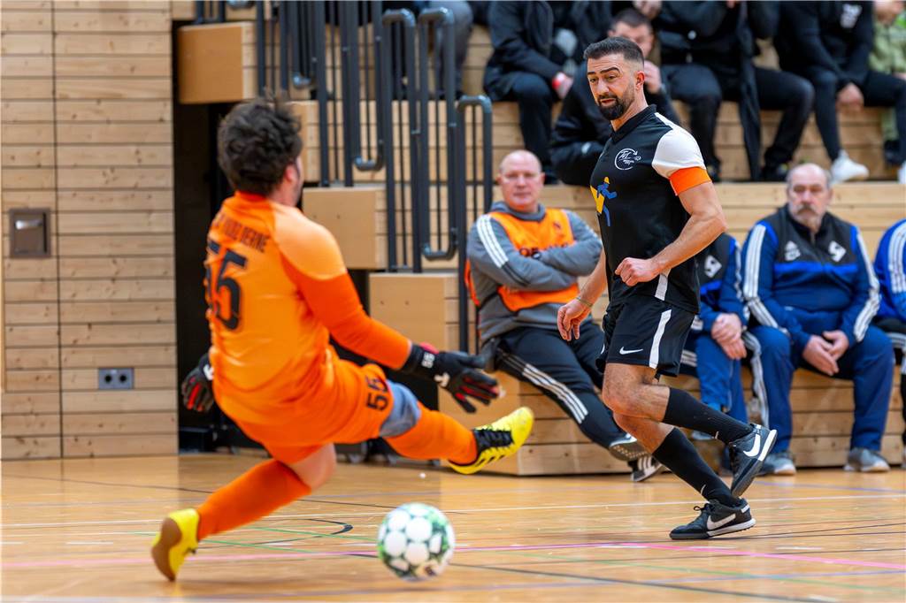 Mahmoud Najdi (r.) gehörte zu den starken Spielern des TuS Hannibal.