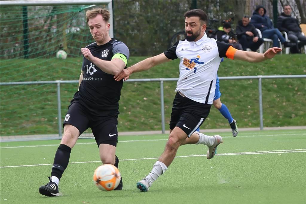 Mahmoud Najdi (r.) ist zurück beim TuS Hannibal.