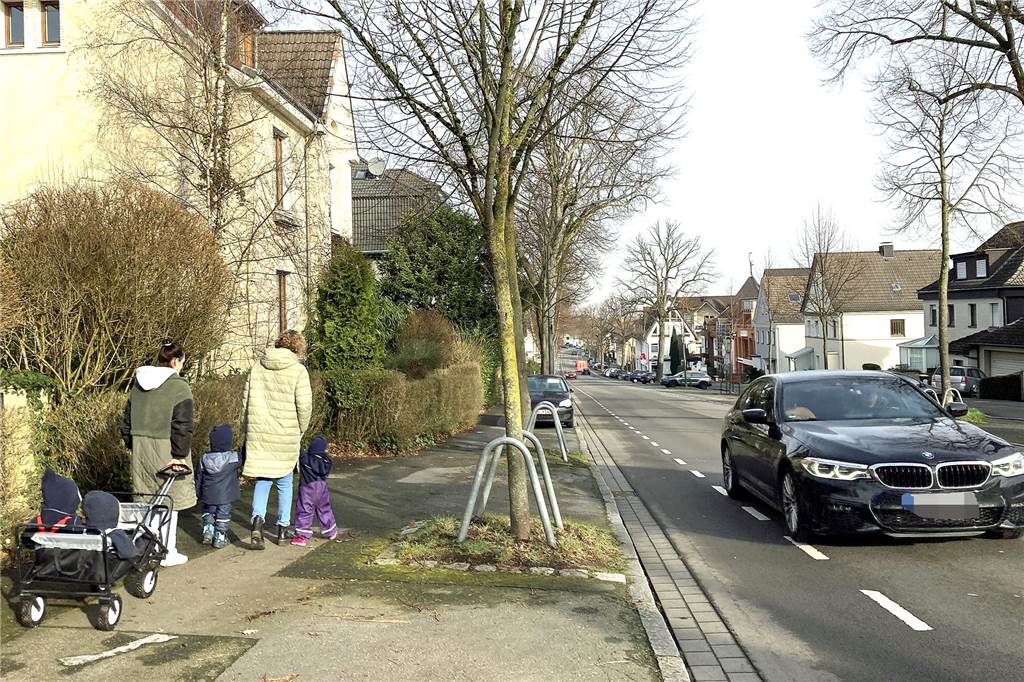 Tagesmütter an der Hagener Straße: „30er-Zone kann nicht lang genug sein“ Tagesmutter Kathrin Brack in Dortmund-Kirchhörde