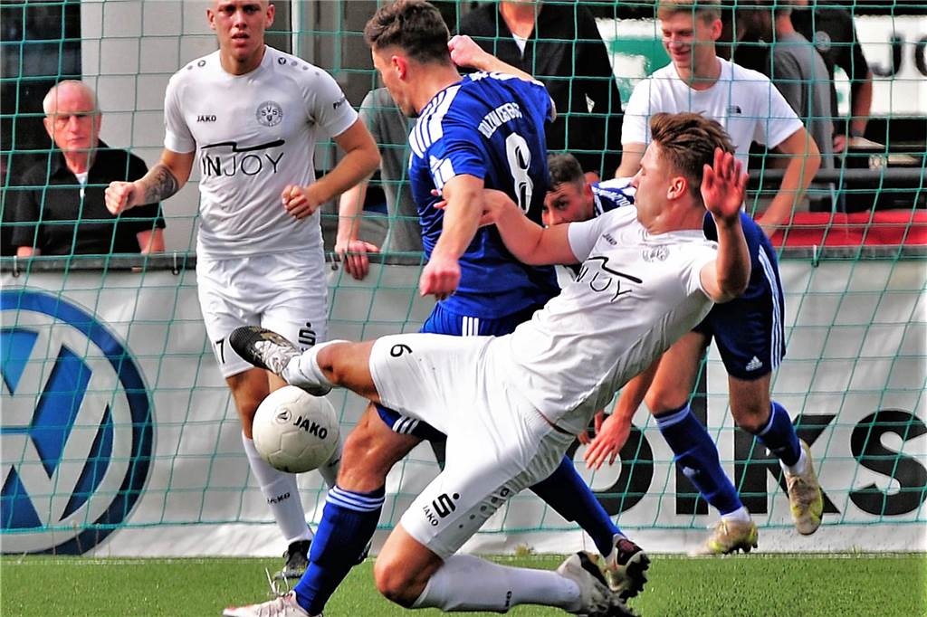 SV Schermbeck bleibt vom Pech verfolgt: Die nächste schlechte Nachricht kam im Training Maik Habitz im Zweikampf