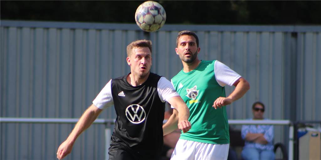 Massenschlägerei und Polizeieinsatz: Sieg des SV Preußen Lünen gegen Eving wird zur Randnotiz Maik Küchler (l.) sorgte kurz vor Schluss für den 3:1-Sieg des SV Preußen Lünen.