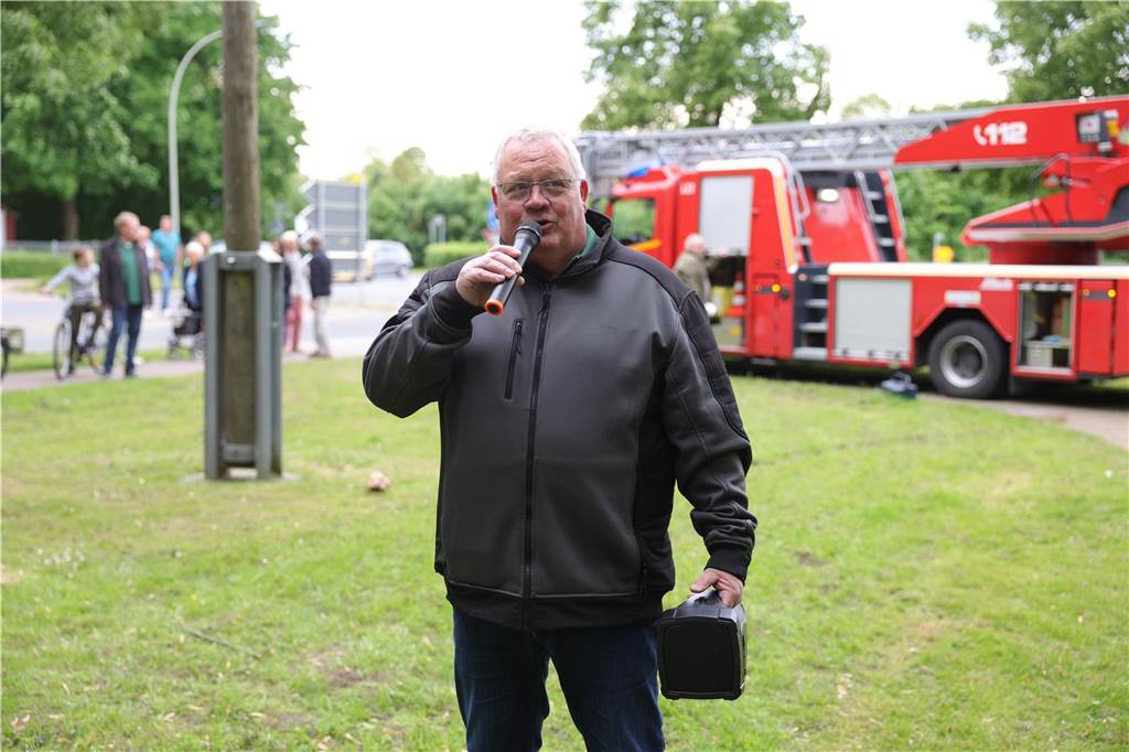 Maikranz 2025: Unter Beteiligung der Feuerwehr Bork stellte die Bürgerschützengilde St. Stephanus Bork den Maibaum am Alten Festplatz auf. Dazu gab es Musik vom Spielmannszug. Die 3. Kompanie sorgte für das leibliche Wohl.