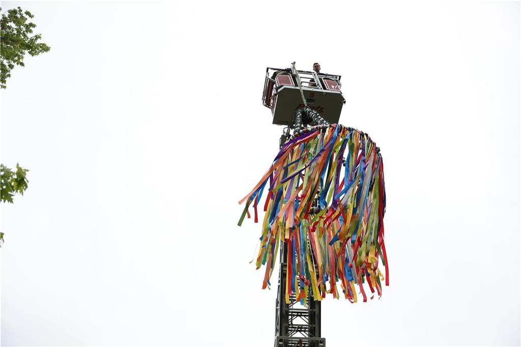 Maikranz 2025: Unter Beteiligung der Feuerwehr Bork stellte die Bürgerschützengilde St. Stephanus Bork den Maibaum am Alten Festplatz auf. Dazu gab es Musik vom Spielmannszug. Die 3. Kompanie sorgte für das leibliche Wohl.