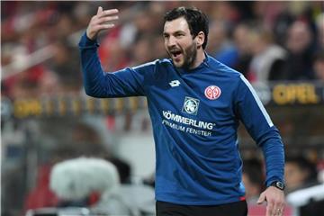 Mainz-Coach Sandro Schwarz nimmt sein Team gegen RB Leipzig in die Pflicht. Foto: Arne Dedert/dpa