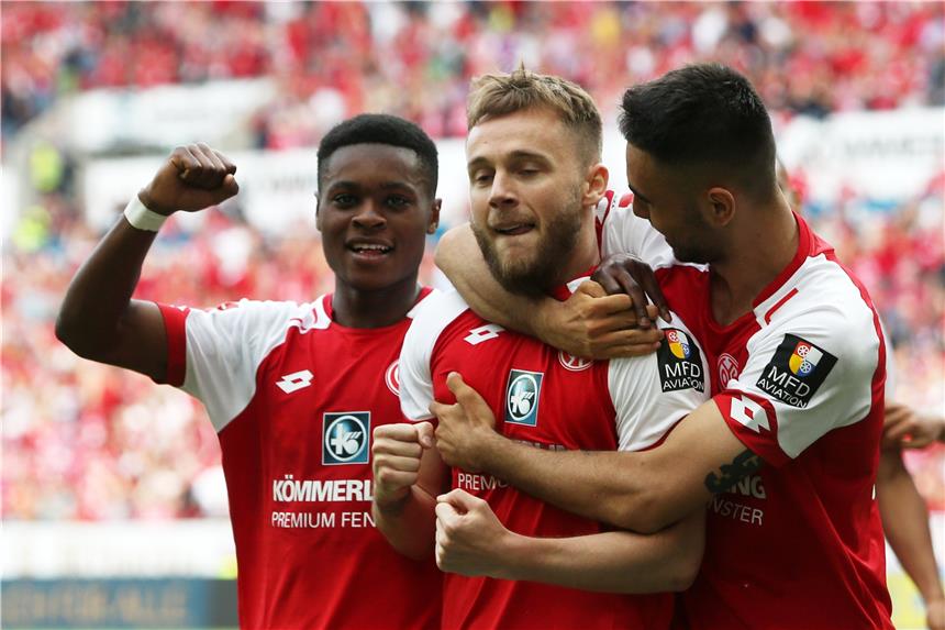 FSV feiert gegen RB einen Big Point im Abstiegskampf Mainz feierte einen wichtigen Sieg im Abstiegskampf.