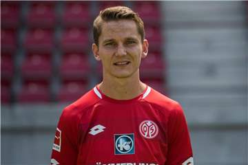 Mainz Niko Bungert zog sich am 3. Spieltag eine Wadenverletzung zu. Foto: Andreas Arnold