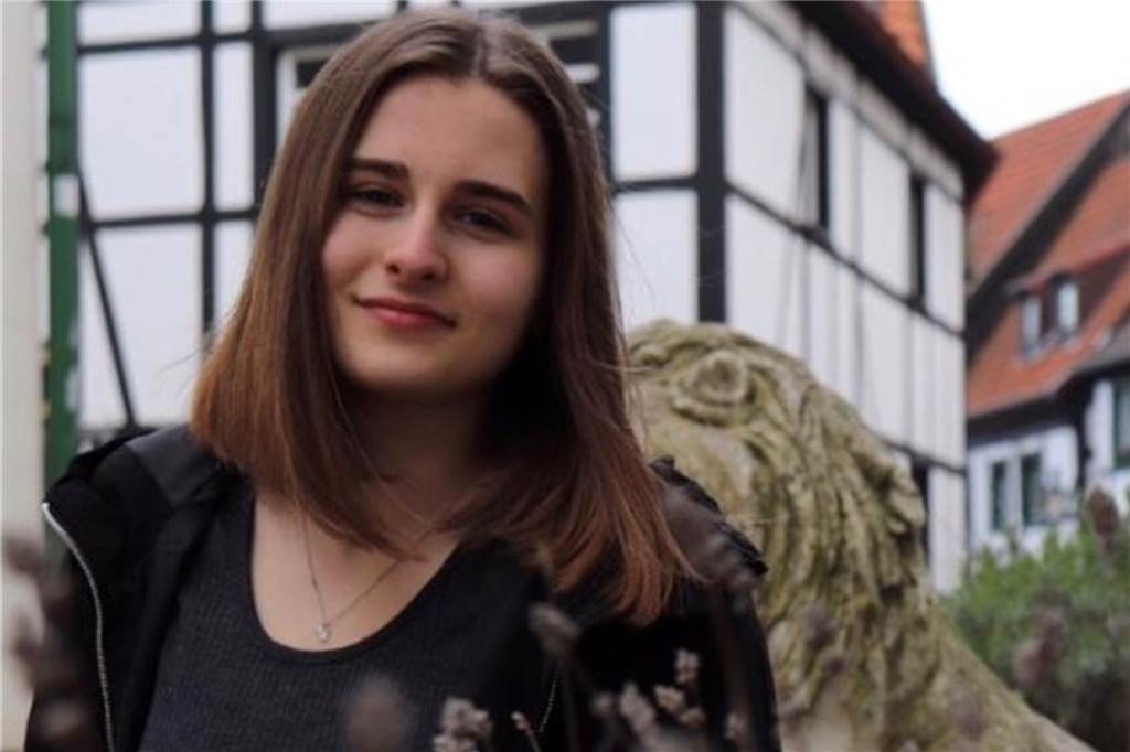 Abiturientinnen aus Lünen: Endlich Gewissheit, aber auch mehr Druck wegen Coronavirus Maja Jozwiak hofft, wie ihre Freundinnen, dass sie ihren Abiball wie geplant feiern können.