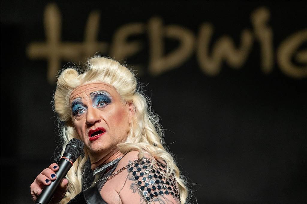 WLT spielt Musical Hedwig and the Angry Inch im Parkbad Süd Schnappschuss aus der WLT-Inszenierung vom Rockmusical Hedwig and the Angry Inch.