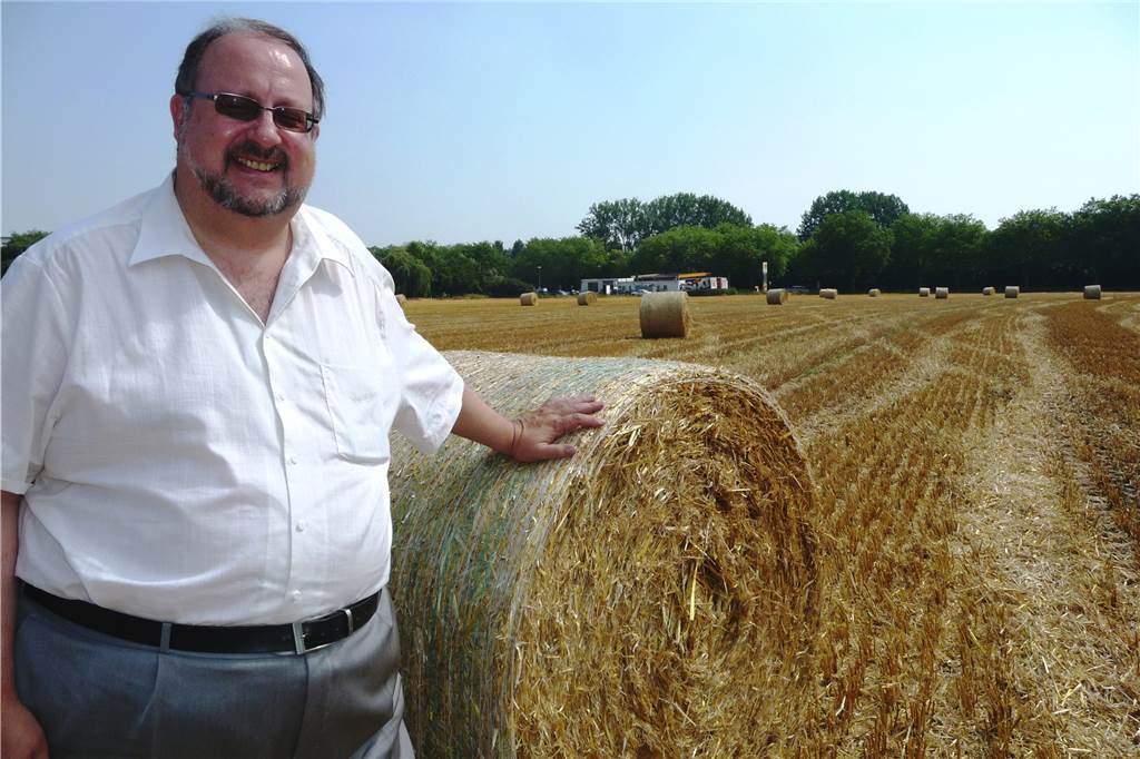 Lüner Landwirt hat das so noch nie erlebt: „Kunde bittet um Weizen“ "Mal eben umschwenken und die Lücken füllen, das geht gar nicht", sagt Ortslandwirt Carl Schulz-Gahmen.
