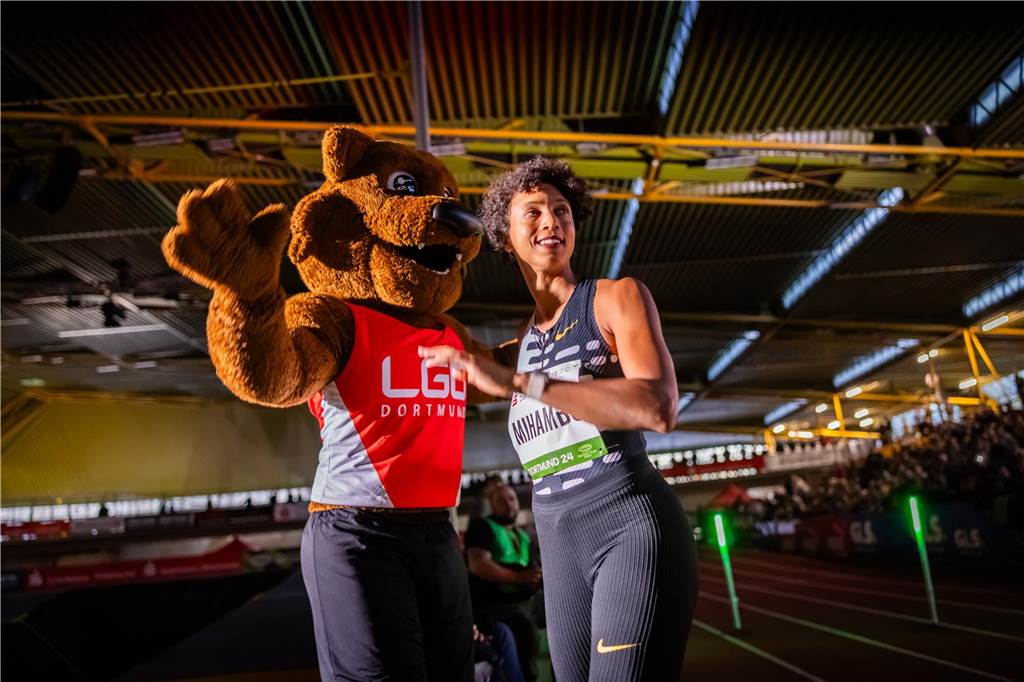Malaika Mihambo kommt zum Indoor Meeting Malaika Mihambo