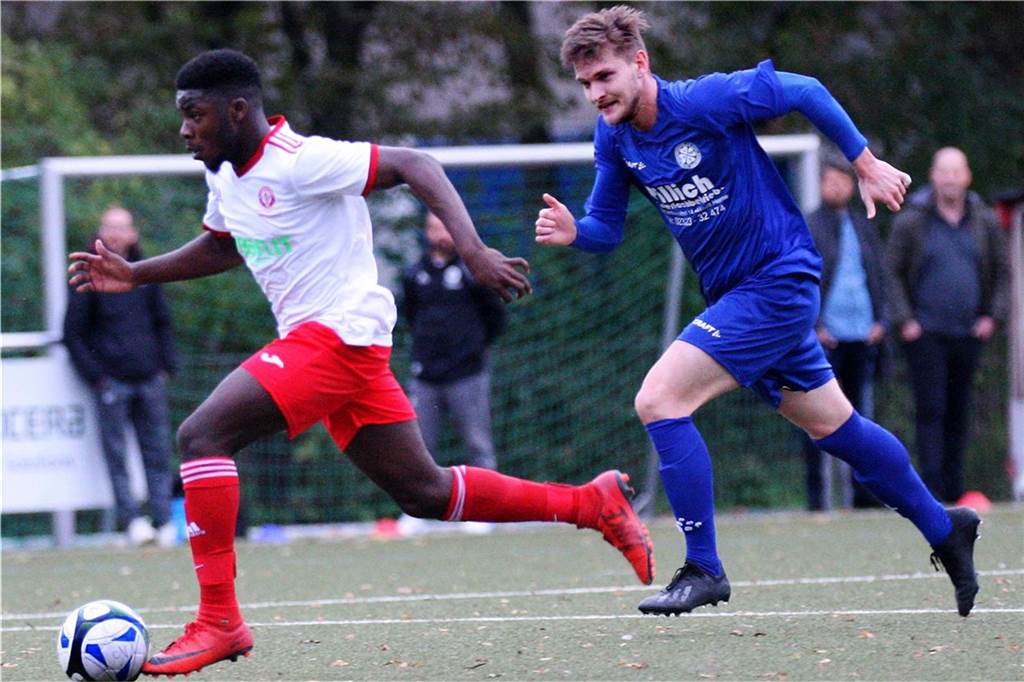 Wie sich die Top-Talente im Dortmunder Amateurfußball bisher schlugen - Teil eins Malcolm Ferro (l.) kommt beim SV Brackel bisher auf 18 Saisoneinsätze.