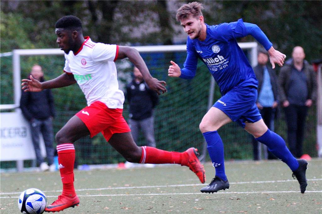SV Brackel-Talent setzt sich gleich durch - sein Ziel ist aber die Oberliga Malcolm Ferro (li.) spielt seit dieser Saison für den SV Brackel.
