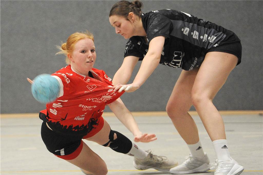 Heimsieg wäre ein Riesenschritt: Gesetz der Serie spricht für HVE Villigst-Ergste Malena Weber (li.) ist mit der HSG Schwerte/Westhofen am Sonntag im fernen Bad Salzuflen zu Gast.