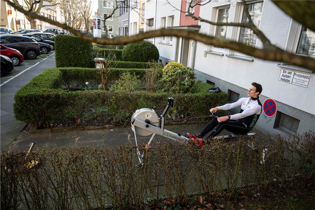 Vielfacher Weltmeister Malte Jakschik ist mit sich im Reinen und beendet Karriere Malte Jakschik trainierte sogar auf einem Parkplatz vor seiner Wohnung auf einem Ergometer.