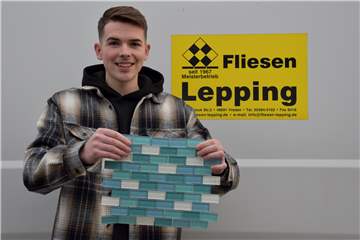 Malte Laurich ist ein ehrgeiziger Fliesenleger aus Leidenschaft.