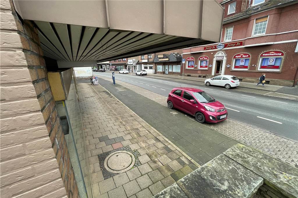Kampf der Bäckereien in Ickern: Gerücht um Marokkaner – Kortmann baut aus Malzers (links) kann bald hier Backwaren in einem Café mit Außenbestuhlung anbieten, wenn die Verwaltung das genehmigt. Bei Vieting (hinten rechts) hat ein marokkanischer Bäcker Interesse angemeldet.