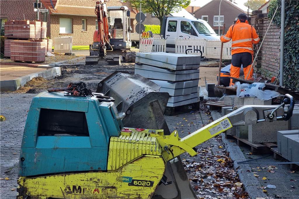 Sicherer Schulweg: Bauarbeiten im Leuskesweg liegen im Zeitplan Straßenbauarbeiten in Heek