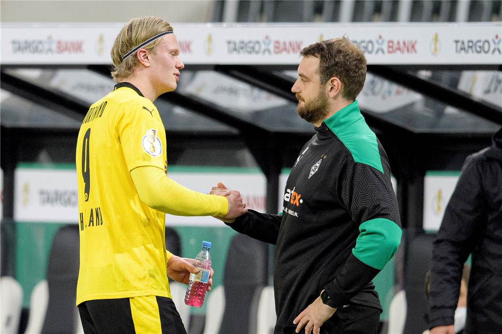 Man kennt sich: Erling Haaland (l.) mit seinem alten und neuen Co-Trainer Rene Maric, hier noch im Gladbacher Dress.