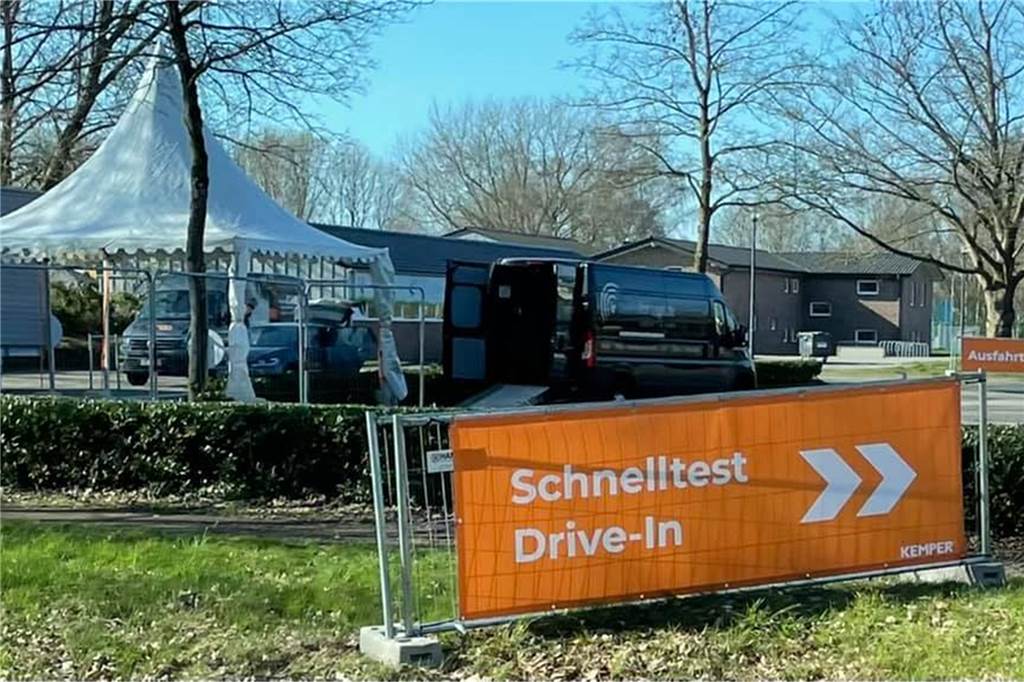 Kostenpflichtige Tests kommen: So reagieren die Teststellen-Betreiber Man werde niemanden hängenlassen, der nicht geimpft werden kann, erklärt Björn Kemper zum Testzentrum am Sportzentrum.