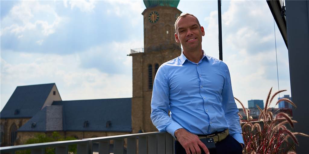 Video-Rundgang durch die neue Rooftop-Bar im Herzen von Dortmund Manager Jelle Greijn zeigt im Video, wie es in seiner neuen Rooftop-Bar aussieht.