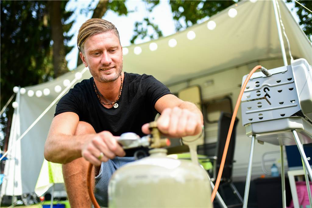 Gasflaschen-Hamstern treibt Preise hoch - ein Blick in Halterns Baumärkte Manche Camper und Grillmeister bunkern Gasflaschen. (Symbolbild)