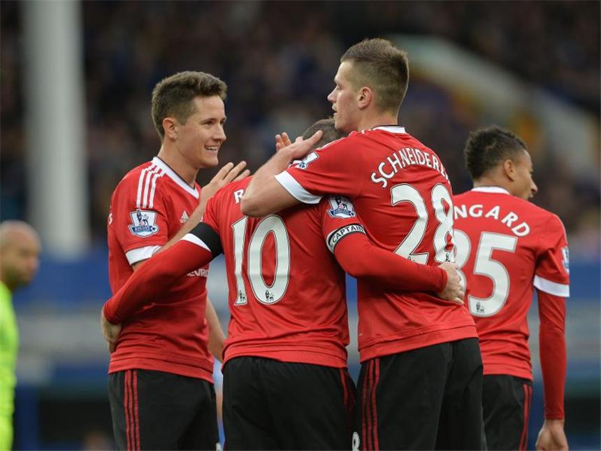 Schweinsteiger siegt mit Man United 3:0 beim FC Everton Manchester United feierte gegen den FC Everton einen ungefährdeten 3:0-Erfolg. Foto: Peter Powell
