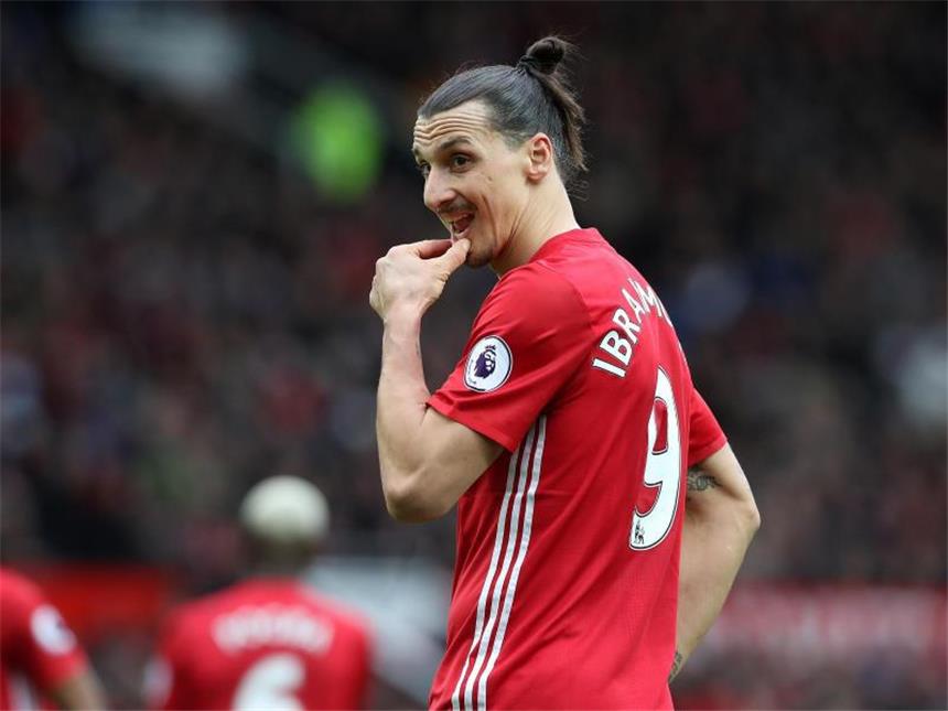 Mourinho: Neuer United-Vertrag für Ibrahimovic möglich Manchester United hält die Tür für Zlatan Ibrahimovic weiter offen. Foto: Martin Rickett