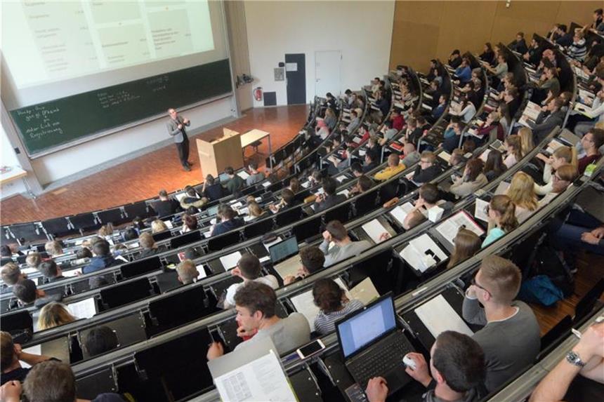 Klare Aufgabenstellung hilft bei Aufschieberitis im Studium Manchmal haben Studierende Probleme, die Aufgabenstellung einer Hausarbeit richtig zu verstehen. Foto: Stefan Puchner