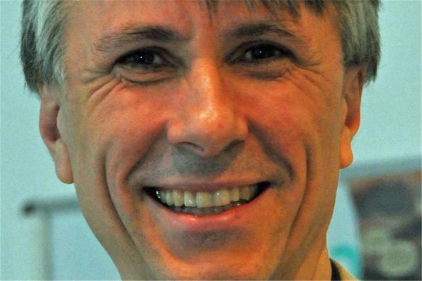 Vervollständigen Sie 10 Sätze, Herr Fiedler! Manfred Fiedler ist der Bürgermeister-Kandidat der Grünen Castrop-Rauxel. Auf Seite 1 lesen Sie Sätze, die er vervollständigt hat - auf Seite 2 dann ein Portrait über den Menschen.