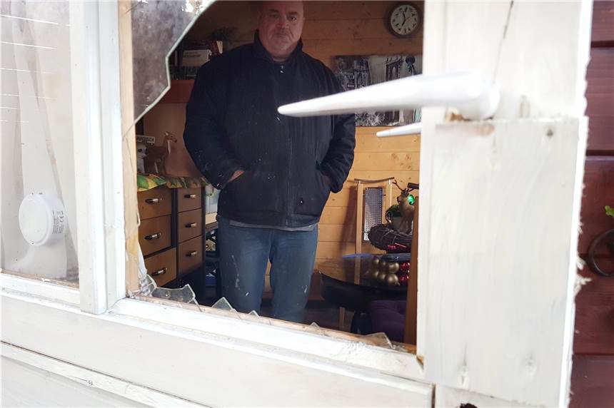 Manfred Pieper (54) fassungslos: Einbrecher verwüsten seinen Schrebergarten in der Stiege Manfred Pieper (54) ist fassungslos darüber, wie die Einbrecher seinen Schrebergarten zugerichtet haben.