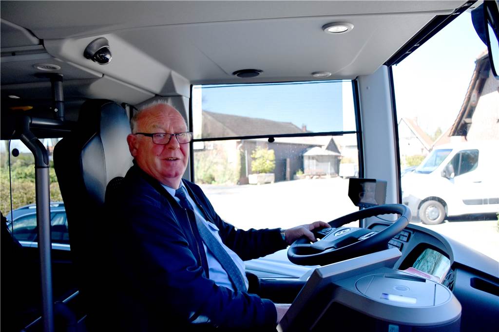 Nahverkehr trotz Coronavirus: Die Busfahrer machen das Beste daraus Manfred Schlichte, 61, aus Südlohn ist mit Leib und Seele Busfahrer. Sorgen wegen einer Ansteckung mit dem Coronavirus macht er sich nicht.