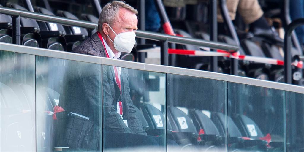 Fußballer könnten bald auch in Westfalen keine Gelb-Rote Karte mehr sehen – Gewalt ein Grund Manfred Schnieders ist neu gewählter Präsident des FLVW.